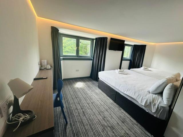My Motel Glasgow Airport Пейзли Екстериор снимка