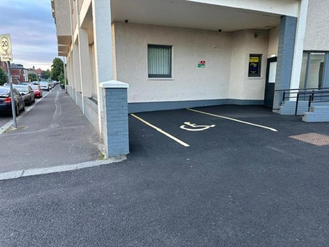 My Motel Glasgow Airport Пейзли Екстериор снимка