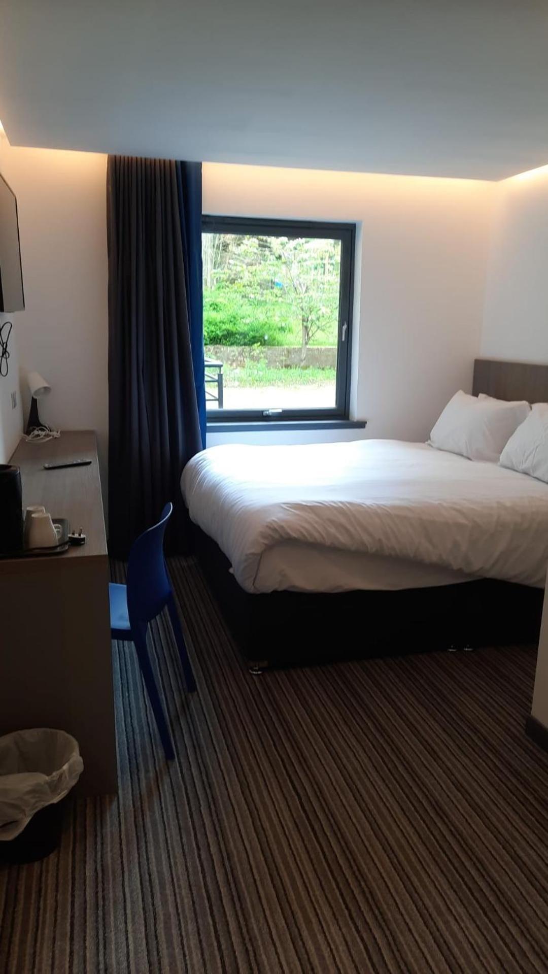 My Motel Glasgow Airport Пейзли Екстериор снимка