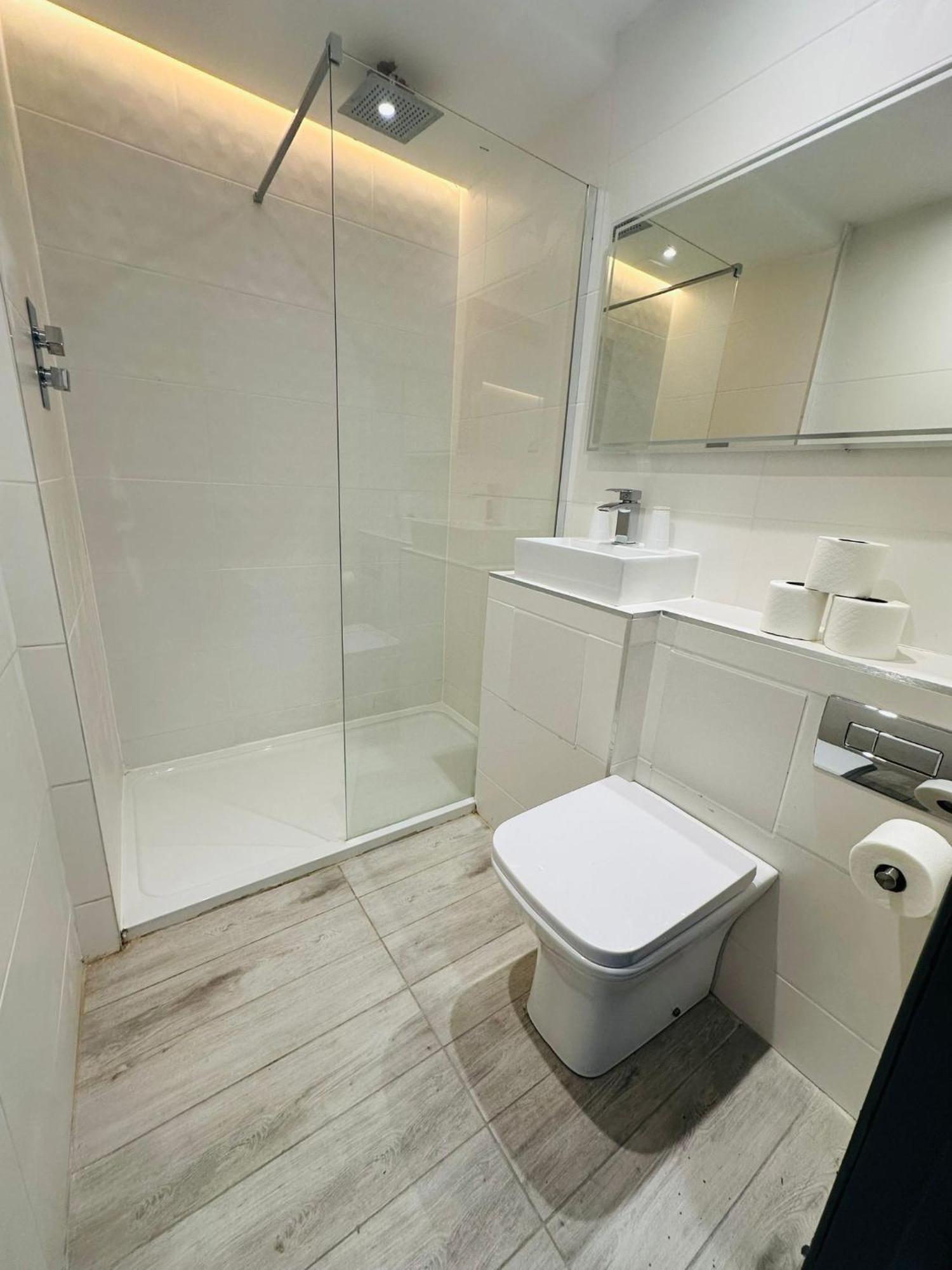 My Motel Glasgow Airport Пейзли Екстериор снимка