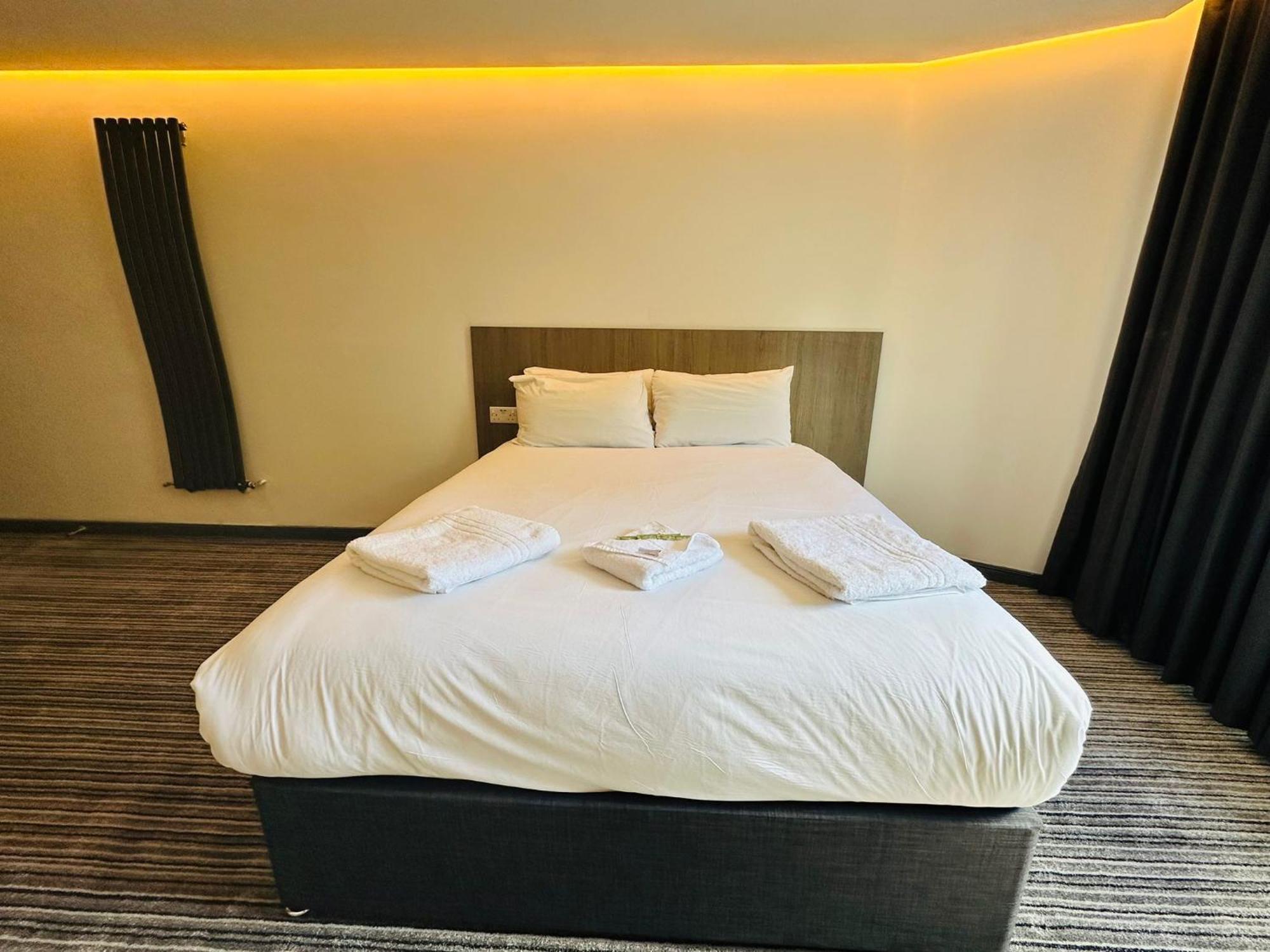 My Motel Glasgow Airport Пейзли Екстериор снимка