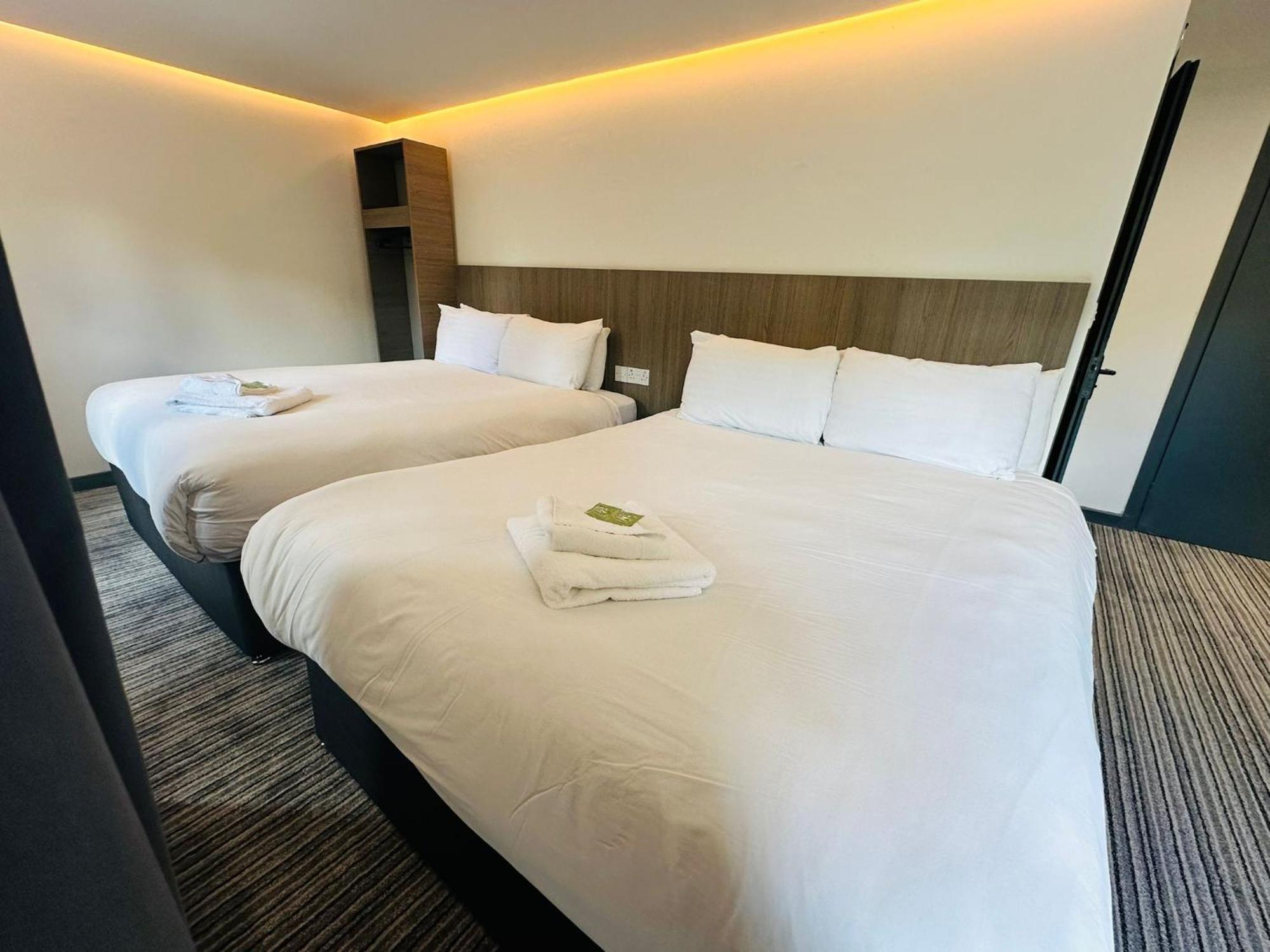 My Motel Glasgow Airport Пейзли Екстериор снимка